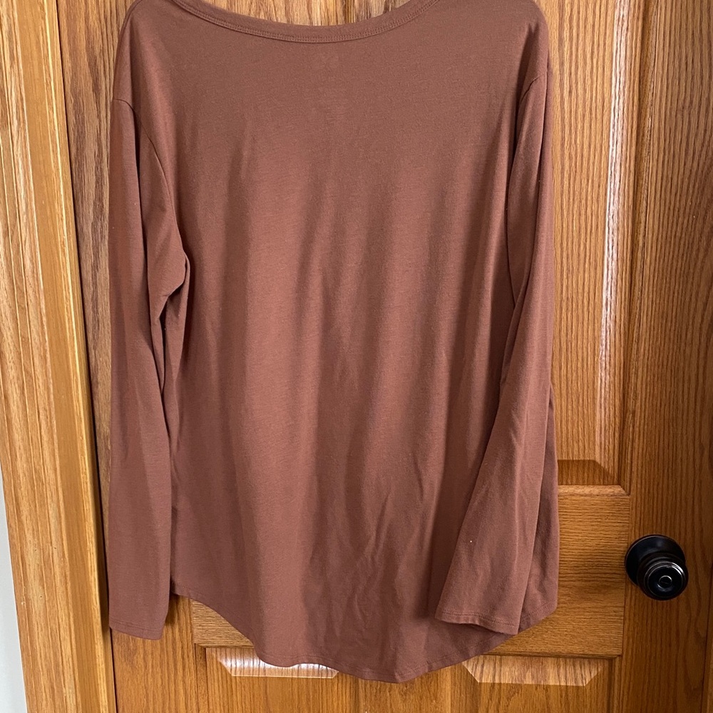 SO Women's xl brown Long Sleeve V-Neck Top - Picture 3 of 3